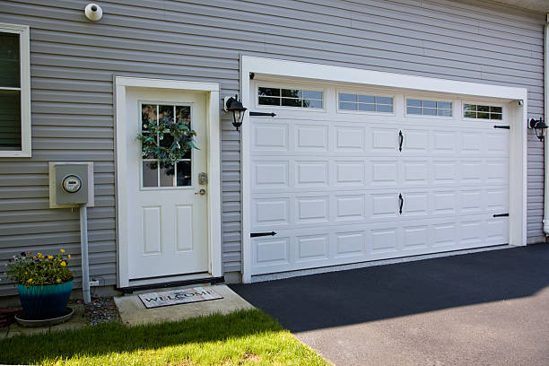 24/7 Emergency Garage Door Panel Replacement experts in York Harbor, ME